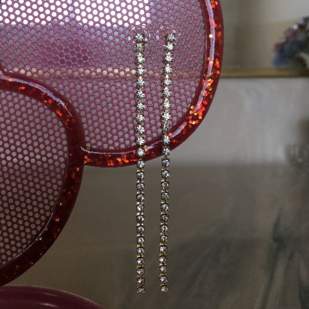 Rhinestone golden color edge dangle earrings